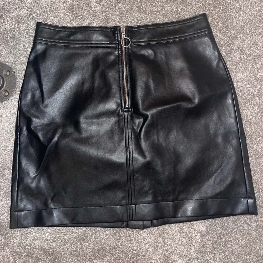 Aritiza leather skirt. Size 4.